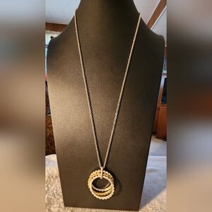 Two-Tone Scalloped Circle Pendant Necklace – Modern Geometric Statement Jewelry